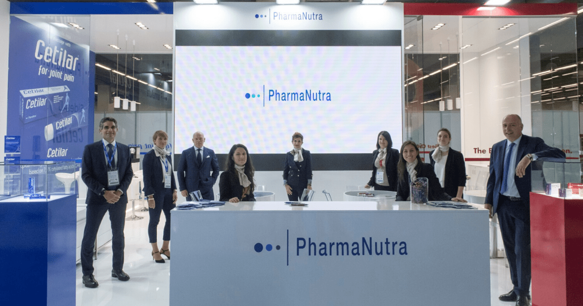 lo staff pharmanutra al CPHI worldwide 2019 di francoforte